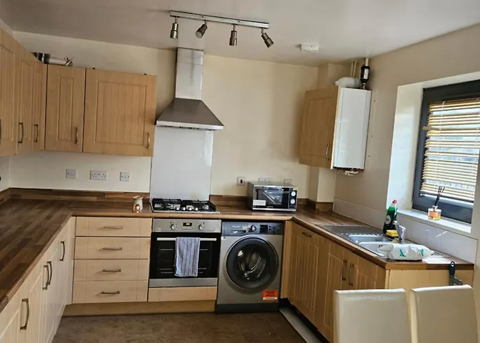 Broughton Comfy Den- Free Wifi, Netflix And Parking Available!
