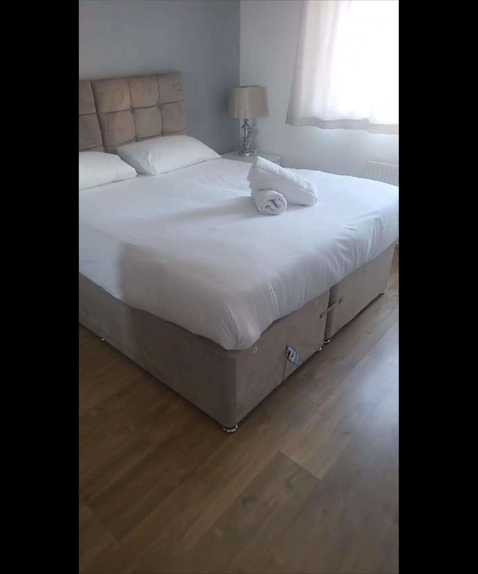 Broughton Comfy Den- Free Wifi, Netflix And Parking Available! * Milton Keynes
